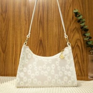 💙 NWOT white flower purse (2 for $30)